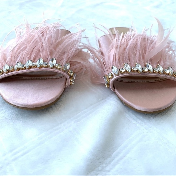 Shoe Dazzle Nia Faux Feathered Jeweled Slide Flat Sandal Boho Size 7 - Picture 8 of 16